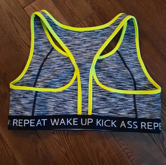 LIKE NEW 💥 TORRID Low Impact Wireless Sports Bra, Size 1 - Picture 6 of 8